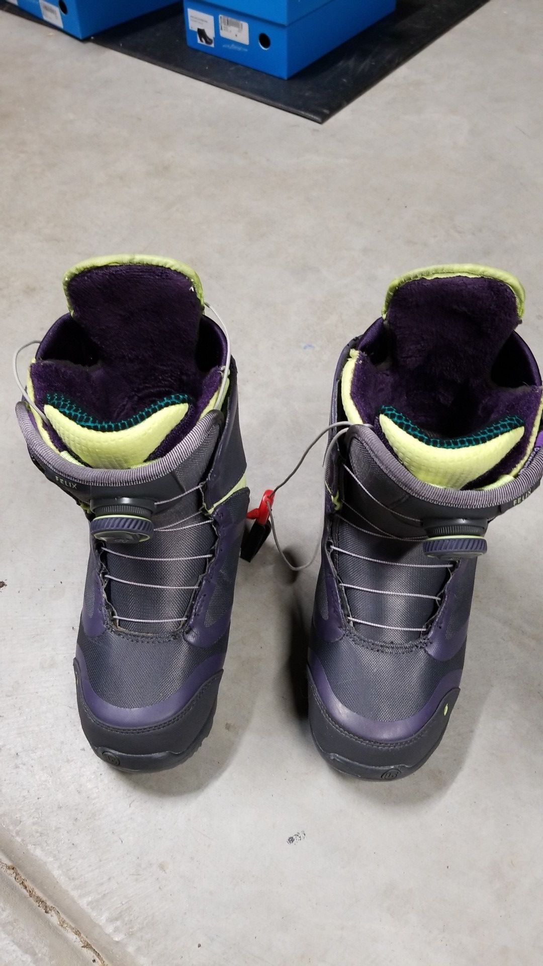 6.5 US Womens small Felix Burton snowboard boots double boa