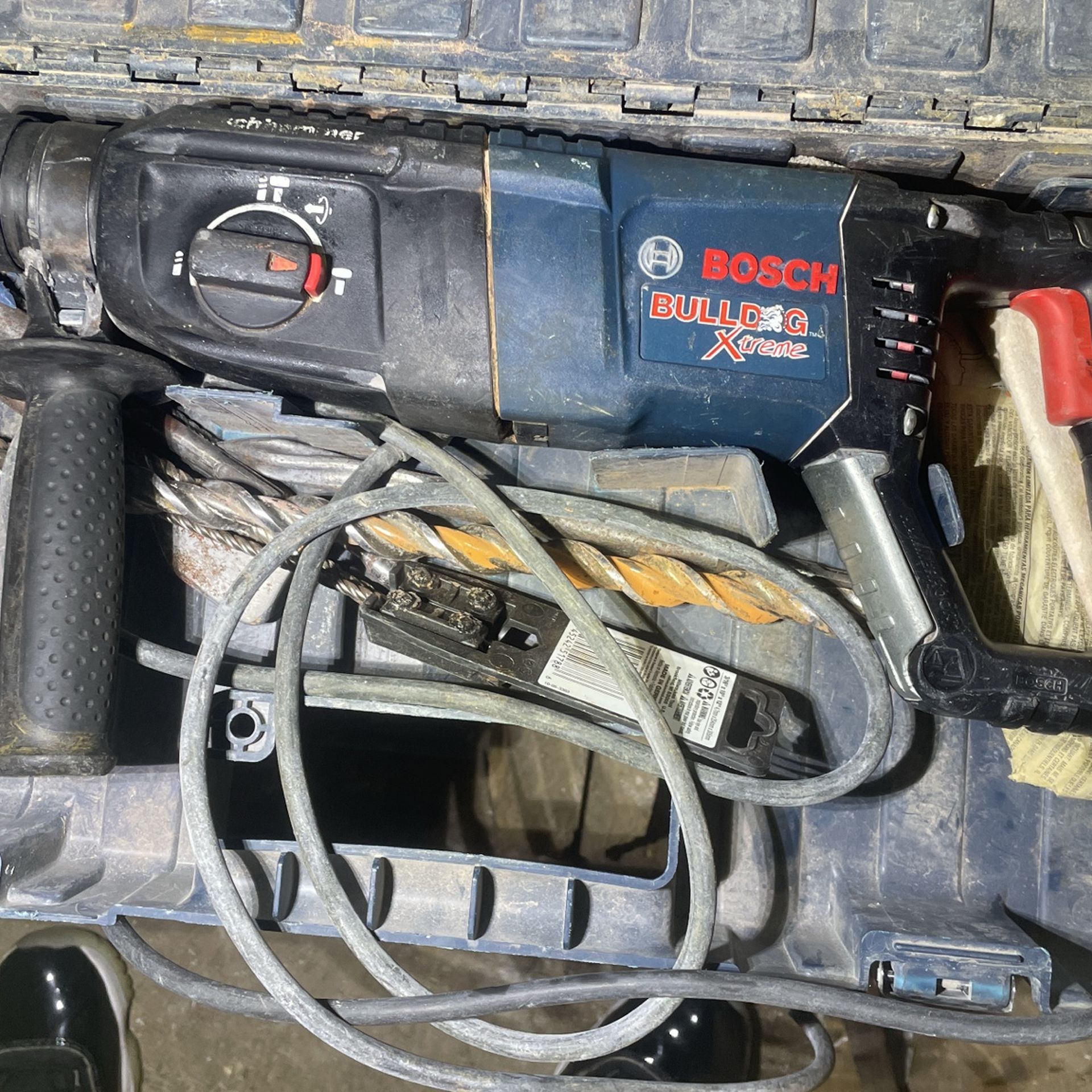 Bosch Bulldog Extreme 8amp 1inch Concrete Masonry Rotary Hammer Drill