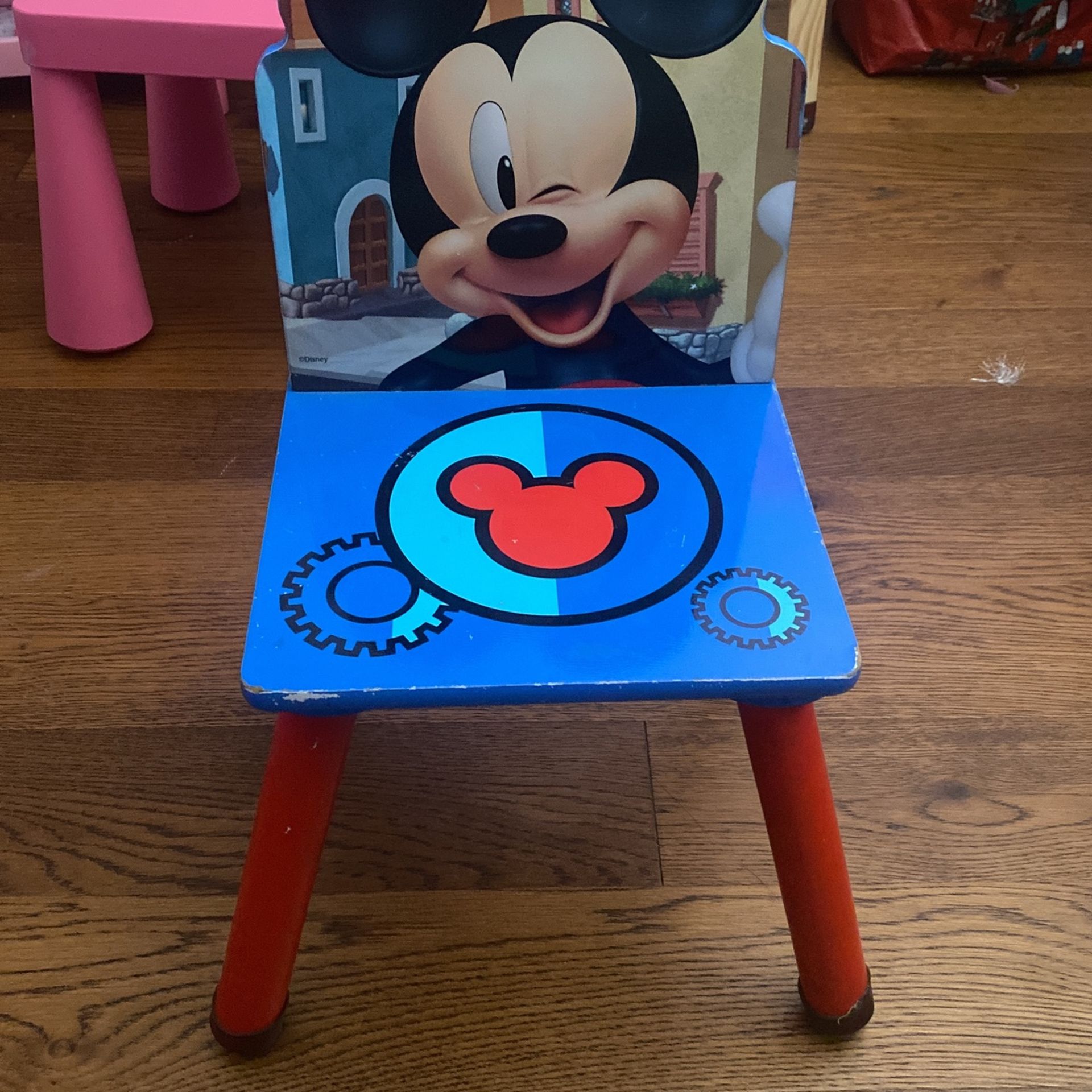 Mickey Mouse And Friends Wood Desk And Chair