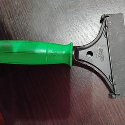 Unger SHOOC Ergo Tech 4" scraper with Ergonomic Handle 