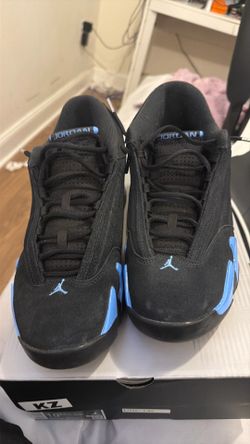 10.5 Jordan 14 university blue like new