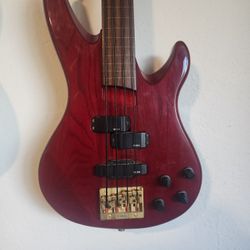 Yamaha RBX 800AF (Active/Fretless)