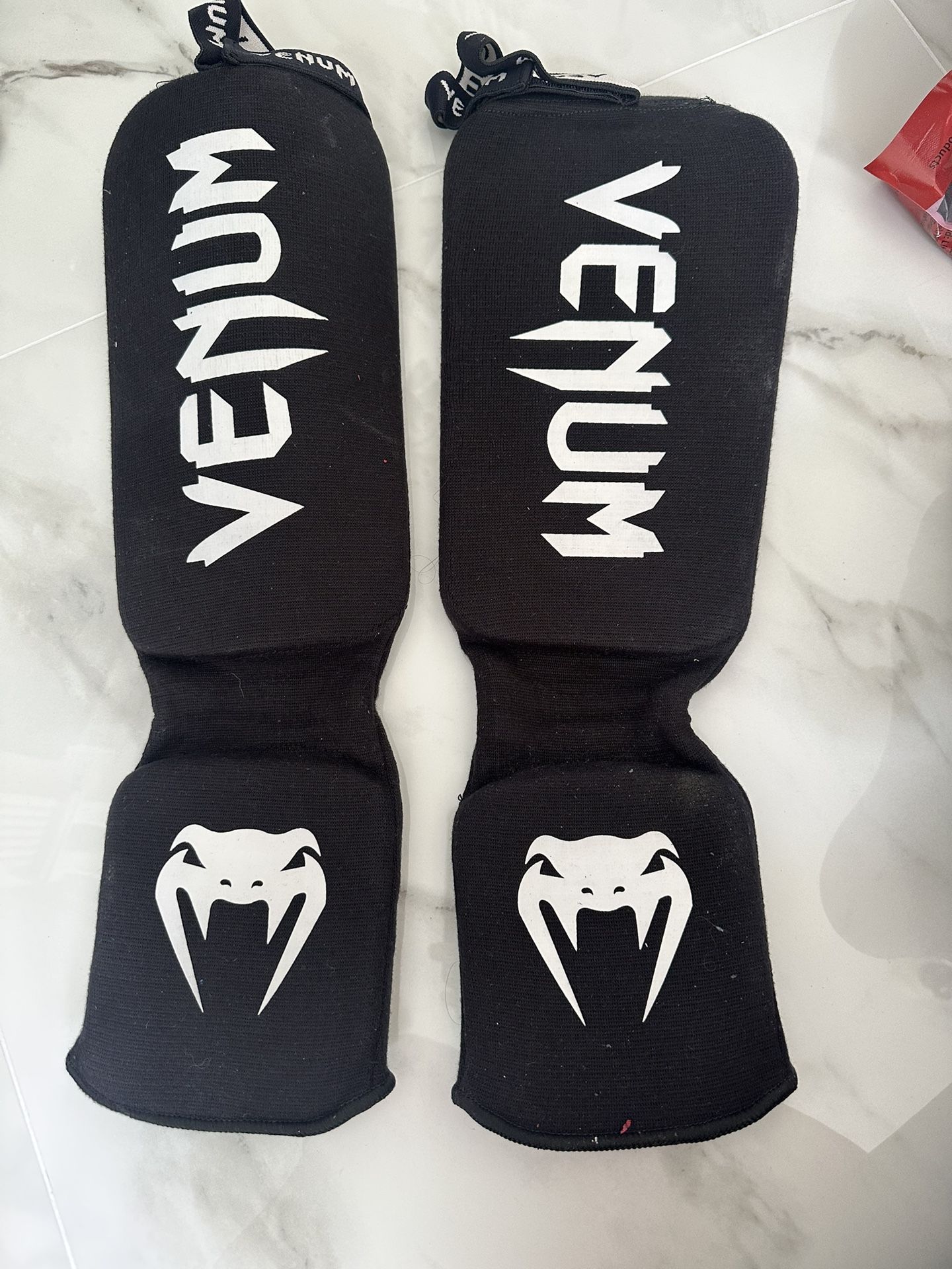 Venum Kontact Shinguards - Black/white, One Size