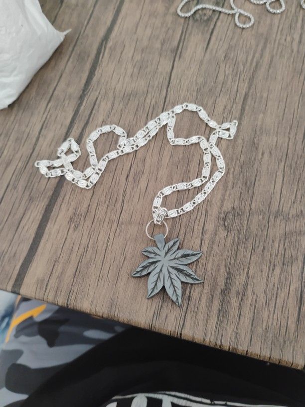 Marijuana Leaf necklace