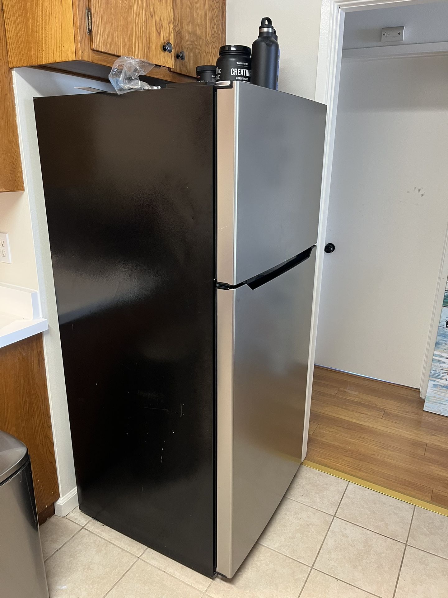Insignia 18cu Ft Top Freezer Refrigerator- Stainless Steel