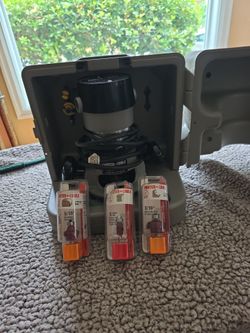 Porter-Cable 6902 Router with 1001 Base and 3 Router Bits