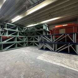 Teardrop Pallet Racking Beams Uprights Wire Decks Forklifts Warehouse Industrial Racks