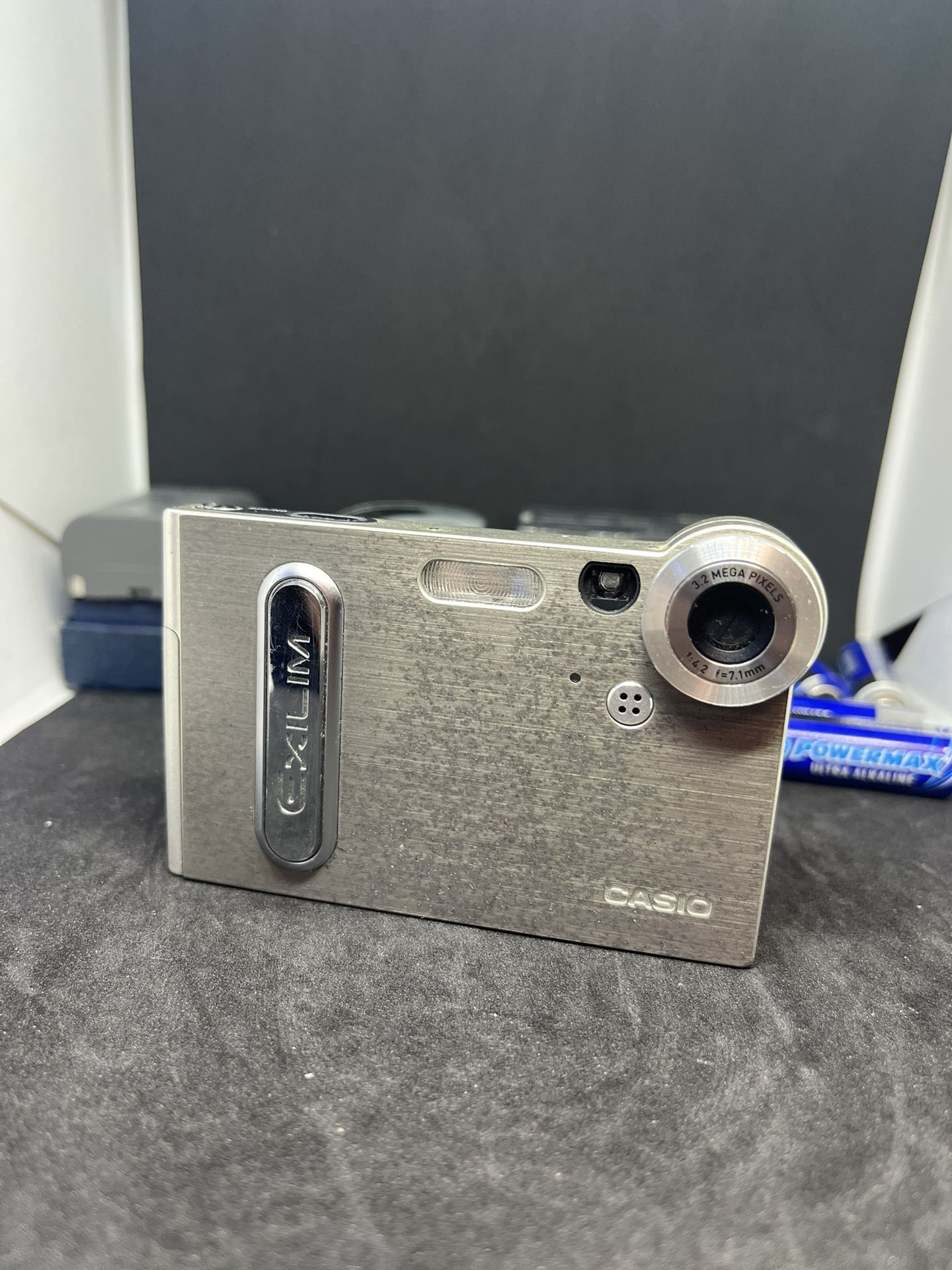 Casio Exilim EX-S3 3.2MP Compact Digital Camera Silver