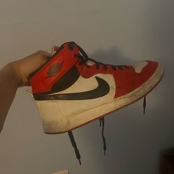 Jordan 1s Red White And Black (SEND OFFERS)