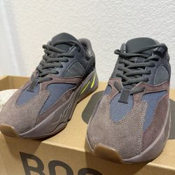 Adidas Yeezy 700 Mauve