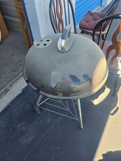Standing charcoal grill