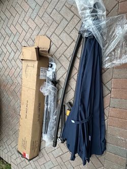 Large Navy Blue Patio Umbrella. Sombrilla Grande para Patio Azul.