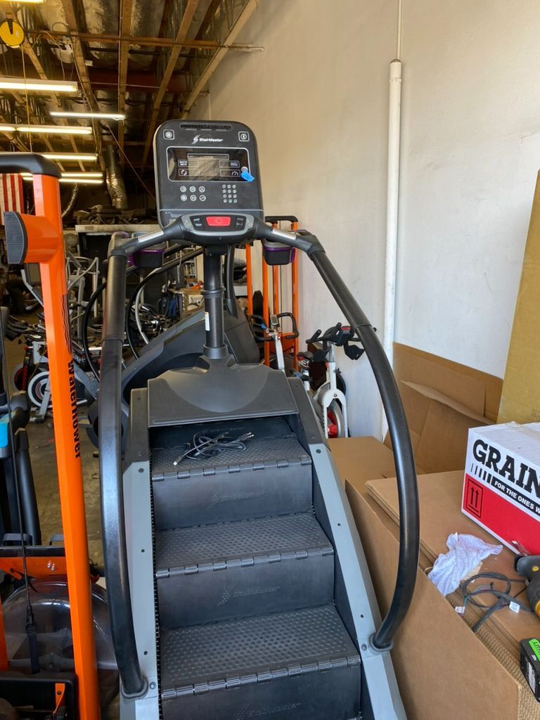 Stairmaster 8G Stepmill ( Delivery Included)