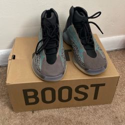 YEEZY QNTM BOOST 