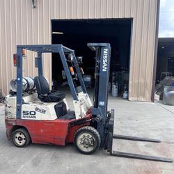 Nissan 5000 lbs capacity forklift