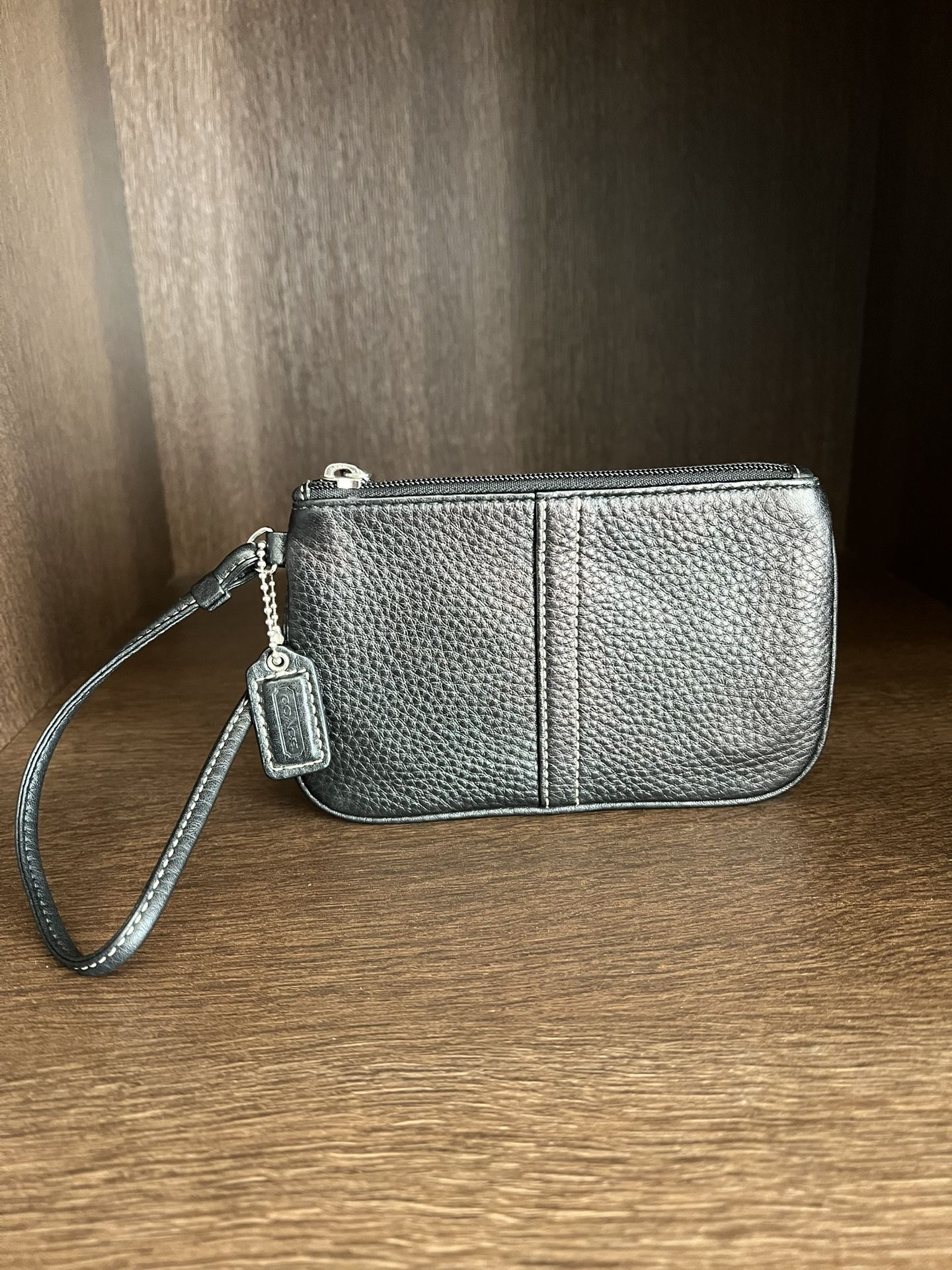 Vintage Y2K Coach Black Pebbled Leather Wristlet