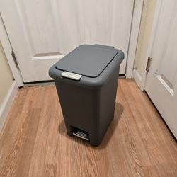 7 Gallons Step-On Trash Can 