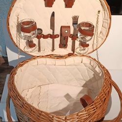 Picnic Time Heart Shaped Picnic Basket Larger