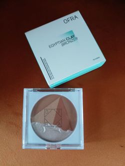 Egyptian clay bronzer by Ofra