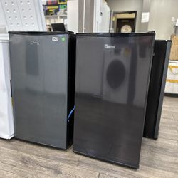 Refrigerators & Mini Fridges ( Take It Home In Payments/ Llevalo A Casa En Pagos) 