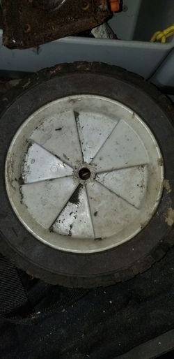 Lawnmower wheels