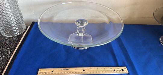 Large cake holder