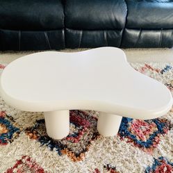 Cloud Coffee Table with Four Legs 