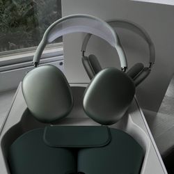 AirPod Maxes 