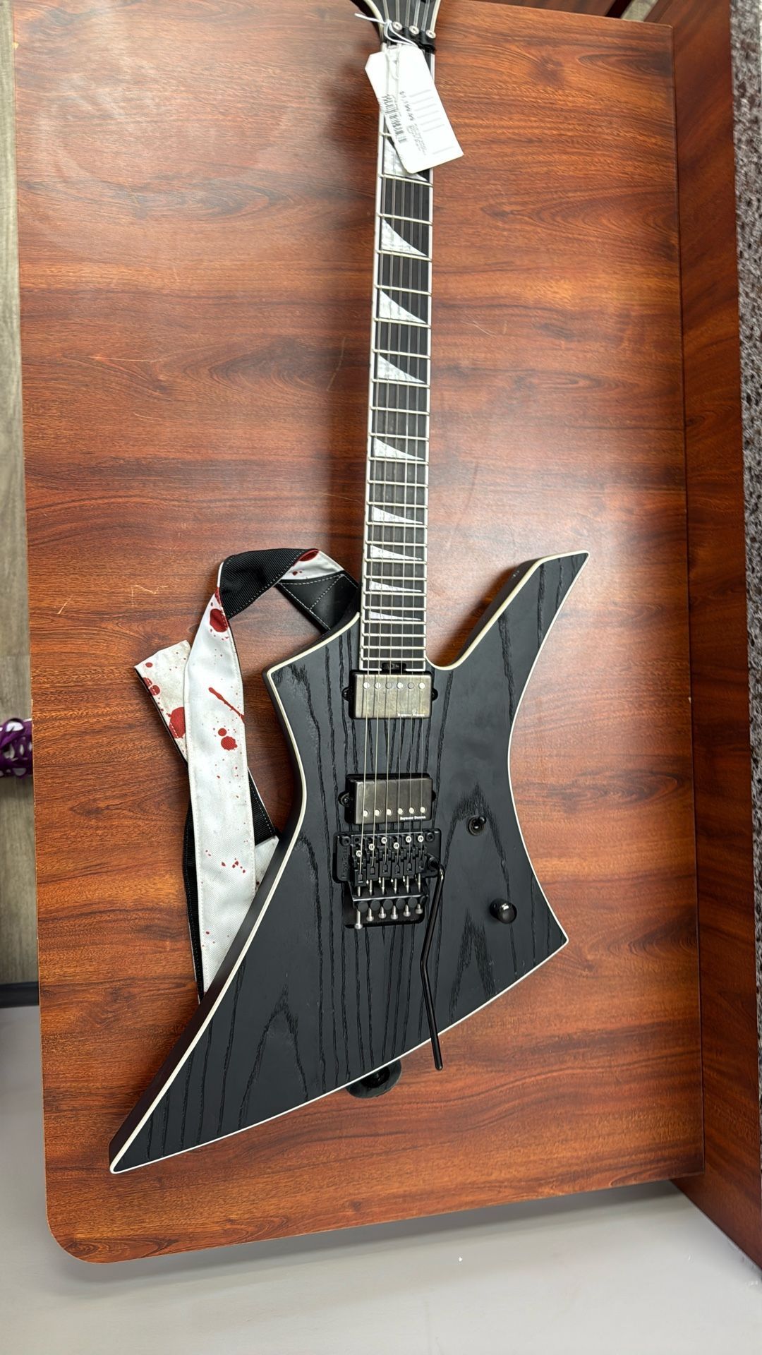 JACKSON GUITAR 6 STRING WITH STRIP NO CASE MODEL # KWJ2499740