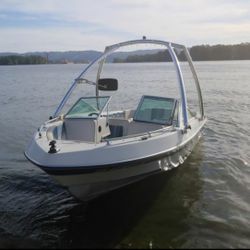 1990 GW Invader V-hull open bow