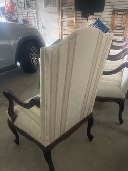 Set of 8 dining chairs