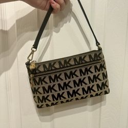 Michael Kors Wristlet 