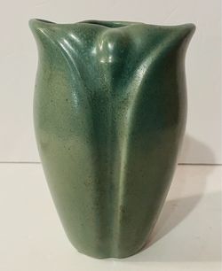 Haeger Craftsman's Mark Matte Green Art Pottery Tulip Flower Vase 7" Mold #2 EUC