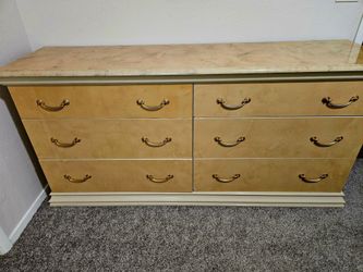 Nice 6 Drawer Dresser and Night Stands