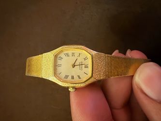 Seiko Quartz Vintage 1(contact info removed) Gold tone Dress Watch