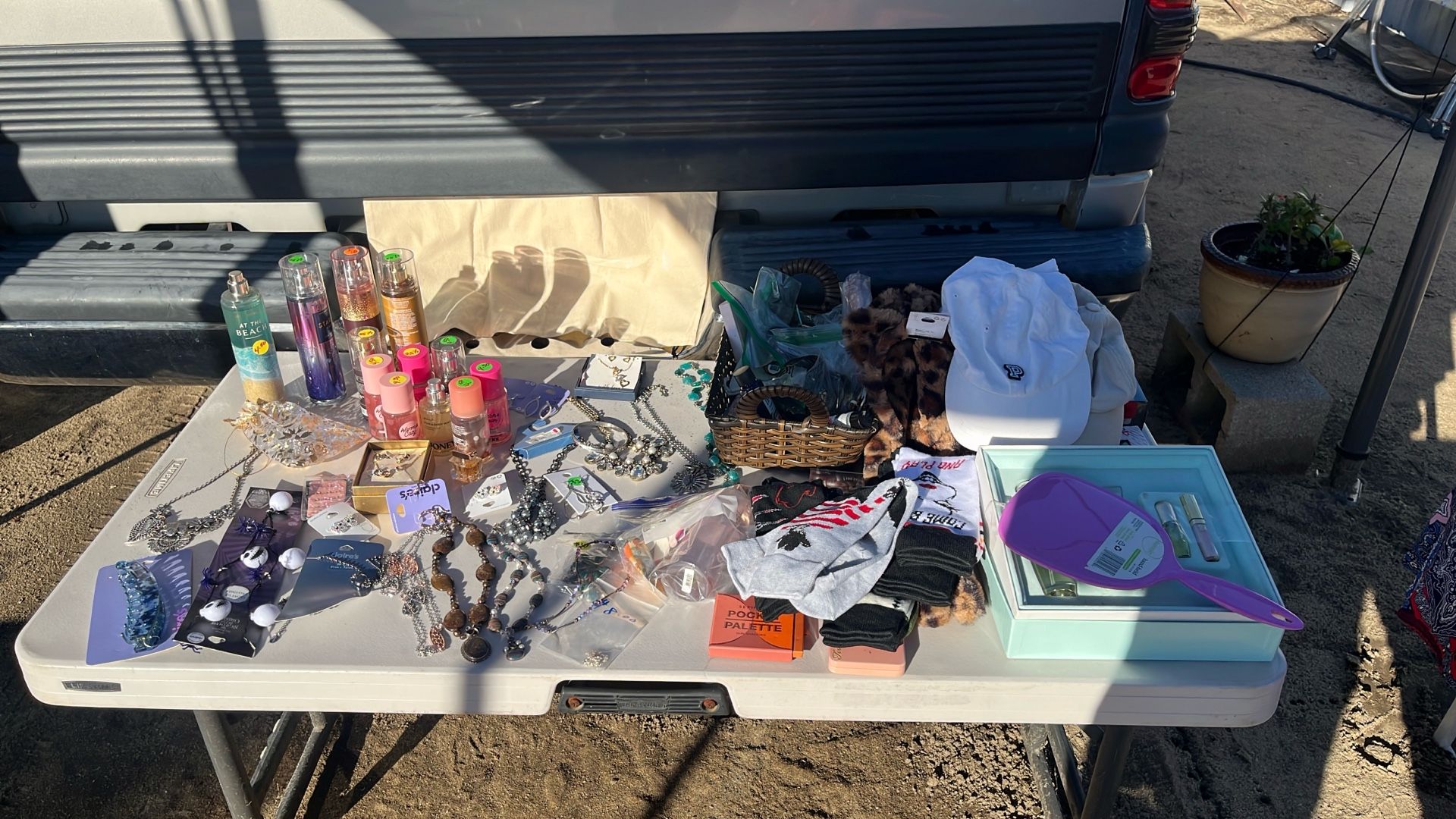 Yardsale Thursday -Friday