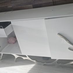 Bonito Mueble Para Decoracion De Su Casa Blanco Y Plateado