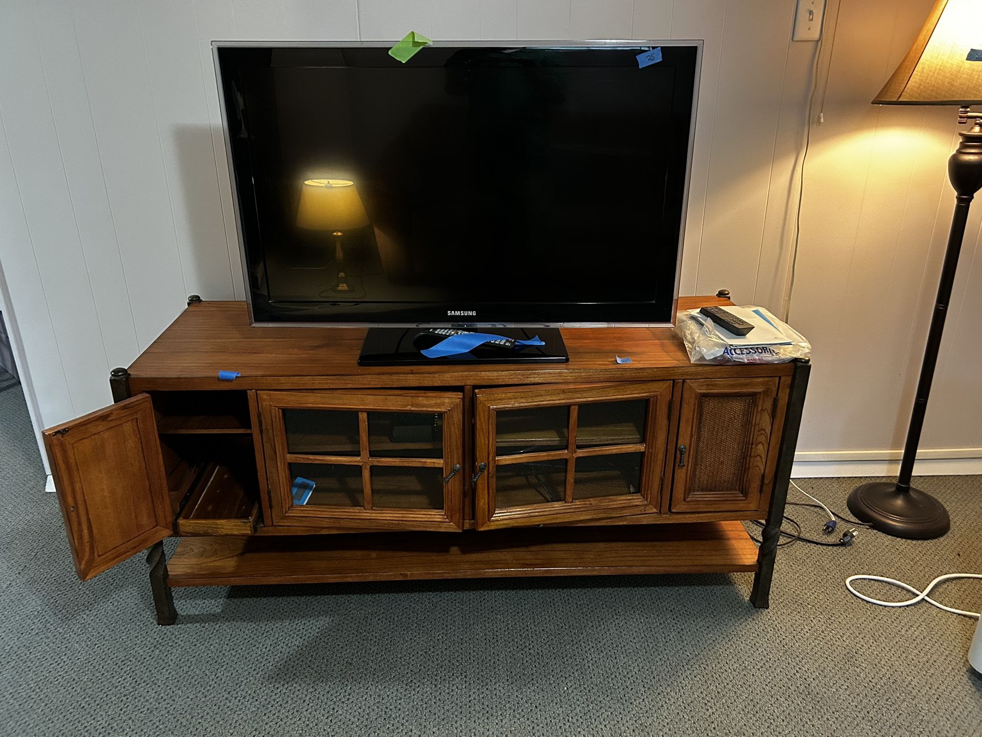 32 inch flatscreen LCD TV