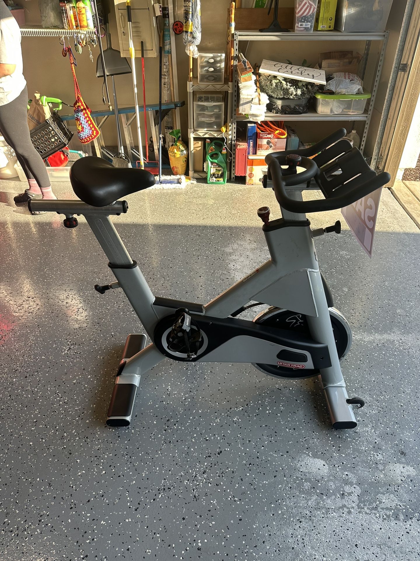 EXERCISE SPIN BIKE