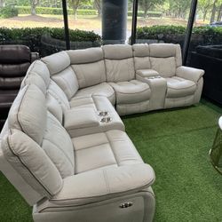 Living Room Power Recliner Sectional / Seccional del sillón reclinable eléctrico de la sala de estar