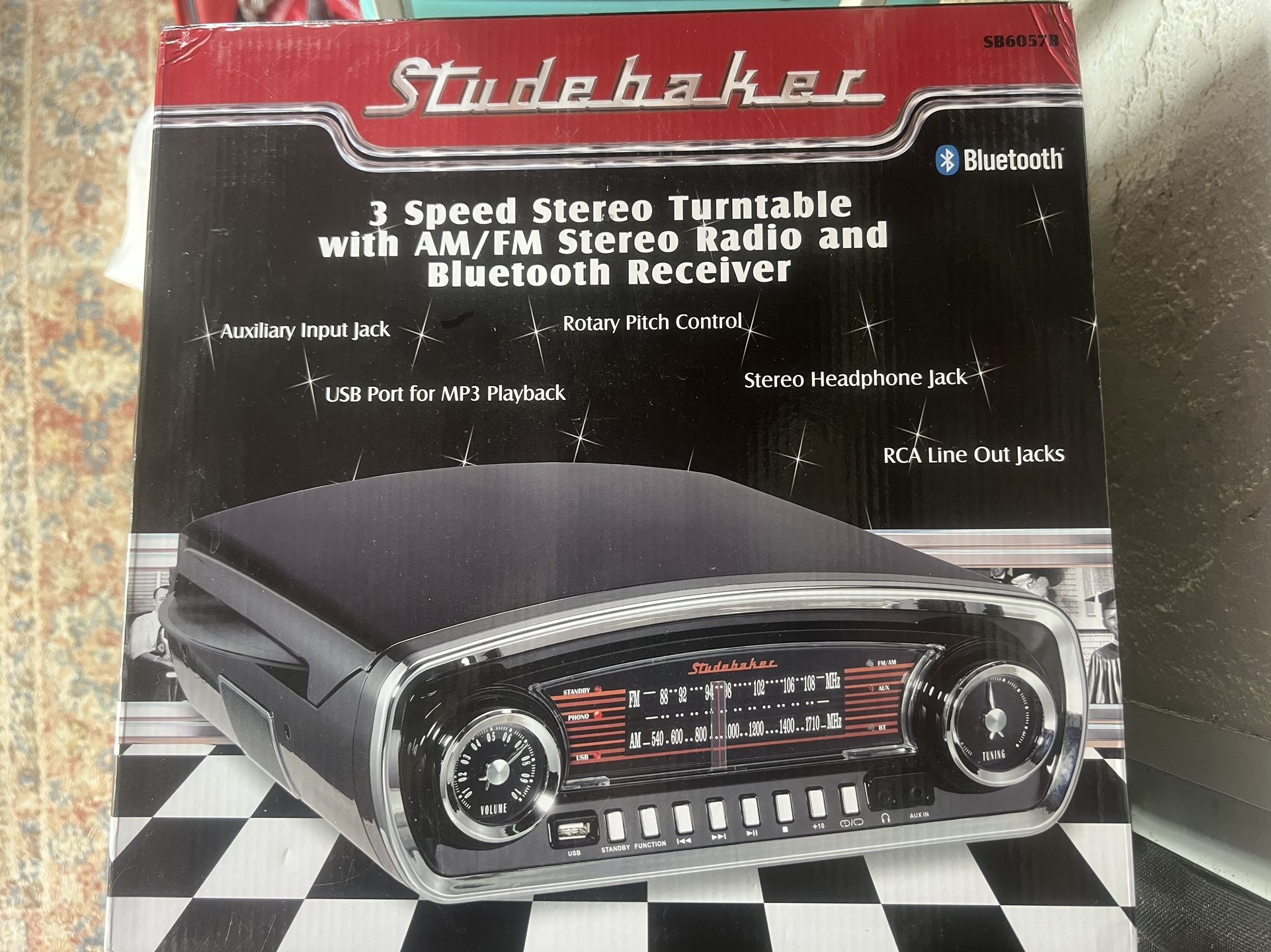 Turntable. 3 Speed Stereo