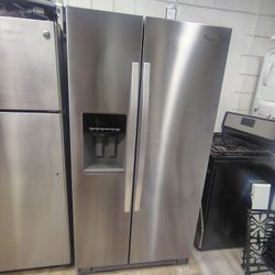 Whirlpool Stainless Steel Side By Side Refrigerator With Ice Maker Machine And Water Despencer In Excellent Working Condition 