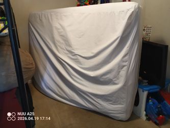 A queen 10-in mattress
