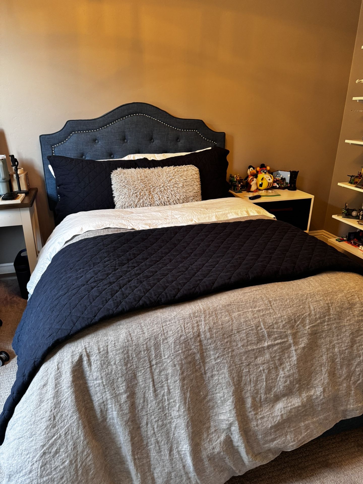 Bed frame & Headboard