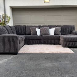 Huge Dark Grey Sectional Couch Sofa From Ashley Furniture In Excellent Condition. - FREE DELIVERY 🚛