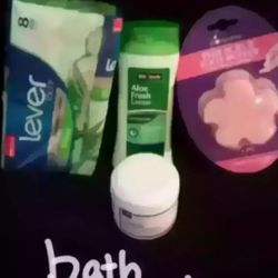 Woman's bath products set