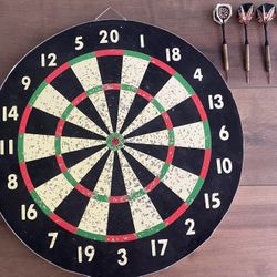 Dart Board - 4 Darts 🎯 