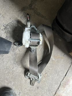 2006-2012 Toyota RAv4 Driver Seat Belt Front