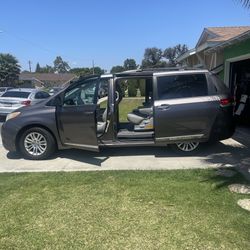 2012 Toyota Sienna