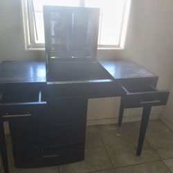 Vanity Desk With Mirror 